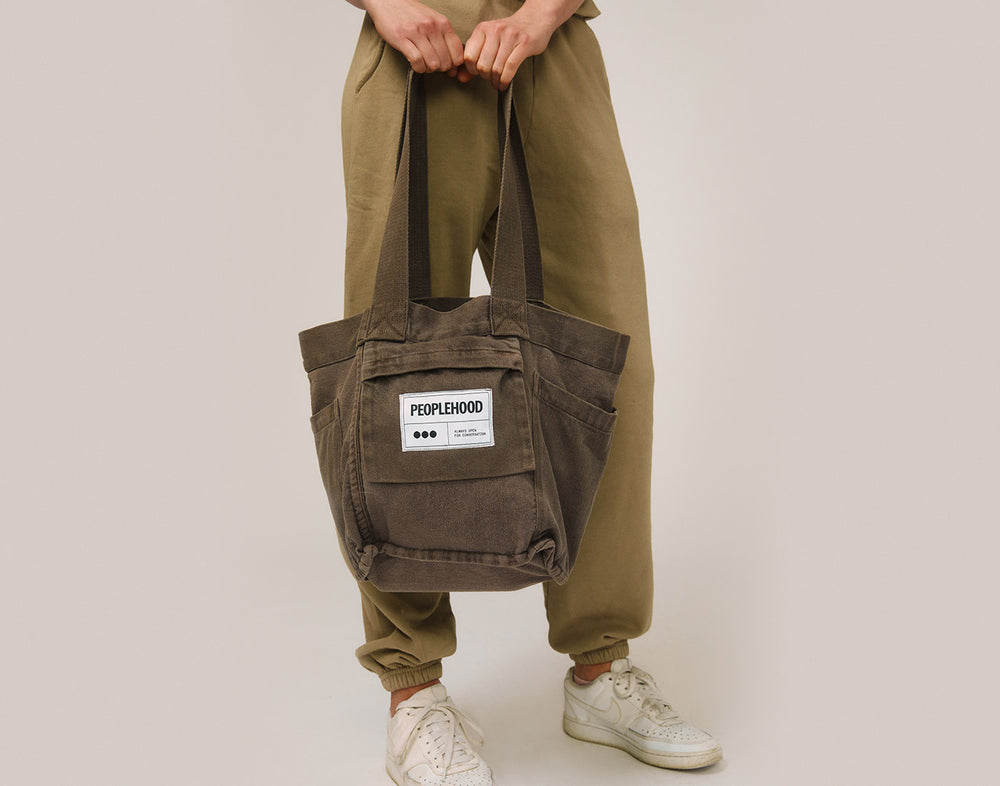 Reversible Pocket Tote in Washed Brown